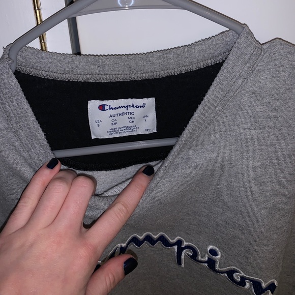 Champion Crewneck Sweatshirt! - Picture 3 of 4